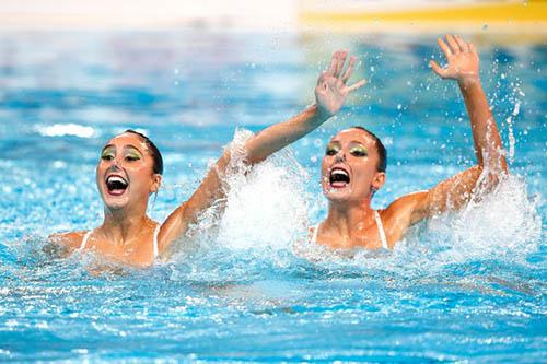 As atletas Luisa Borges e Maria Eduarda Miccuci são as únicas confirmadas para os Jogos do Rio. As outras sete vagas do time nacional no nado sincronizado só serão definidas em abril, após o Campeonato Sul-Americano / Foto: Clive Rose/Getty Images